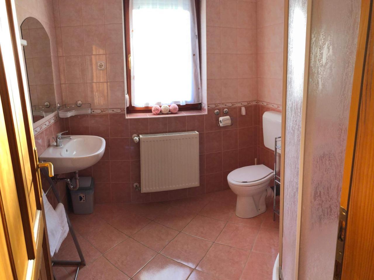 Kristaly Apartmanhaz Sárvár Extérieur photo